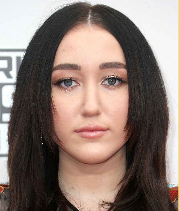 noah-cyrus-amas-2016